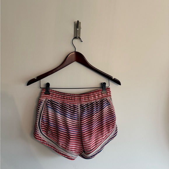 Lululemon size 6 hottie run blush pink shorts… - Picture 6 of 9